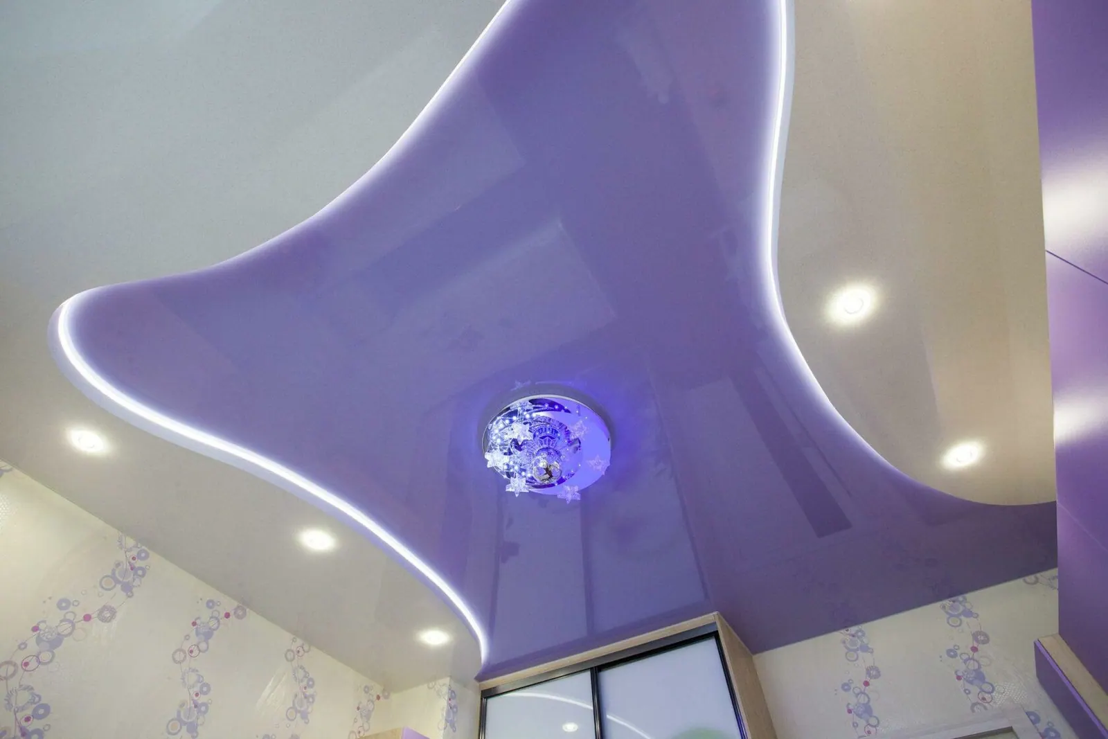 Сиреневый